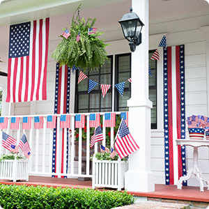 Celebrate Outdoors: 4th of July Décor for Yards & Balconies!