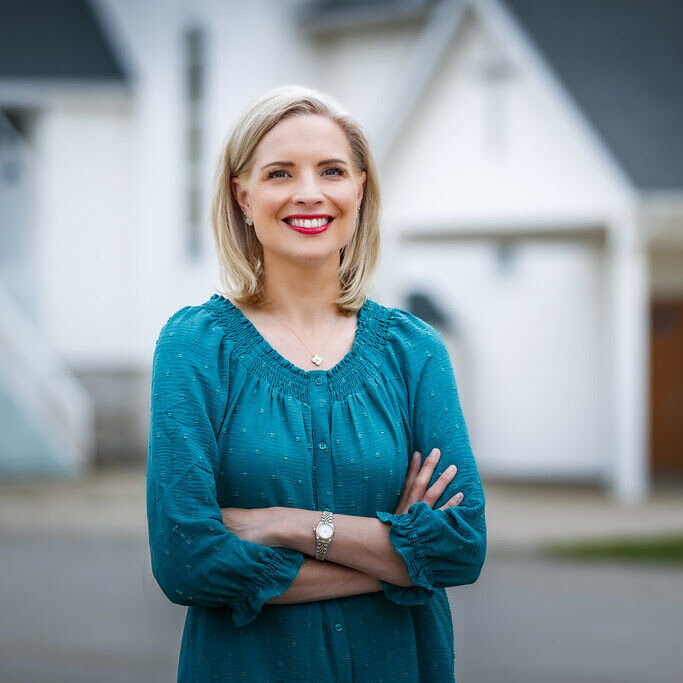 Ashley Hinson Headshot